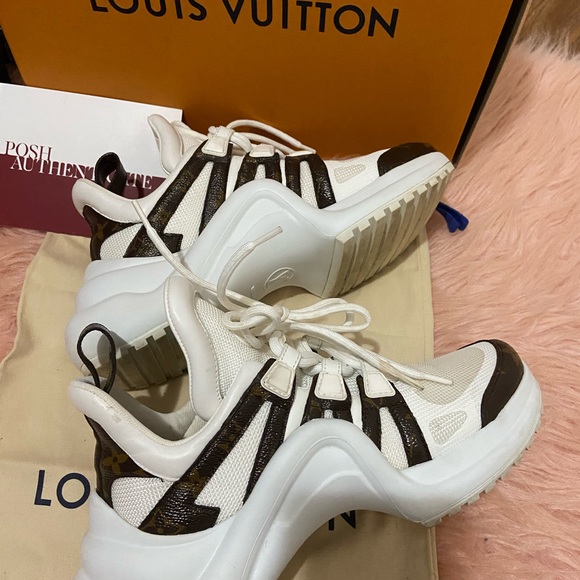 Louis Vuitton Archlight - Picture 6 of 11